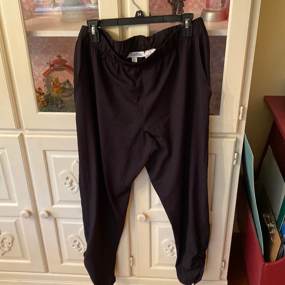 Coolibar Gisele ruched pants.  Size L, Black